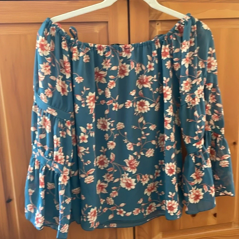 Floral Off-Shoulder Blouse - Picture 9 of 15